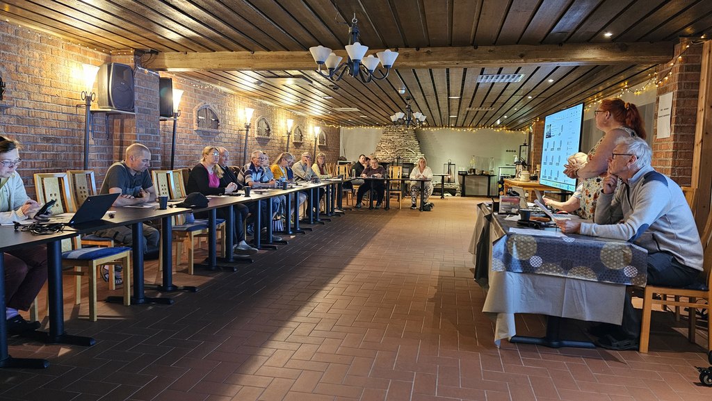 Edustajisto kokoontui Luostolla